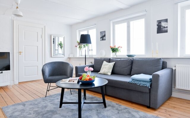 Sanders Penny - Cute 2-bdr Apt in City Center