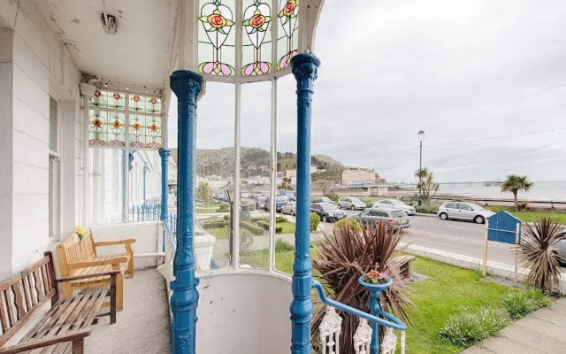 Whitehouse Hotel