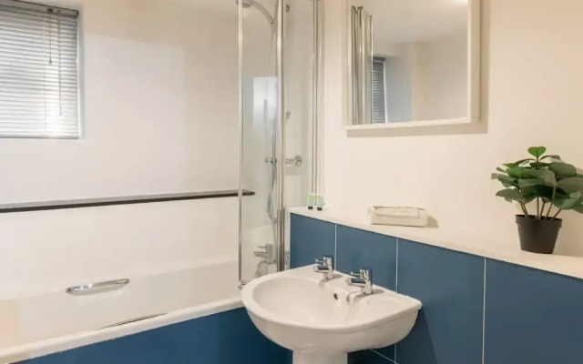 Host Stay Burton Road