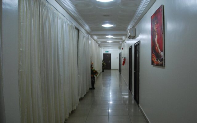 Airport West Hotel