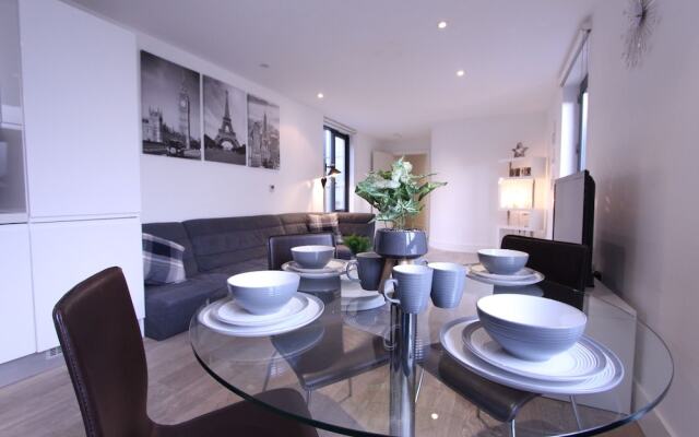 Modern 2 Bedroom Apart in heart London