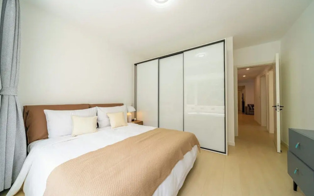 Tyms Bright 2BR 1BA Apt Xuhui Center