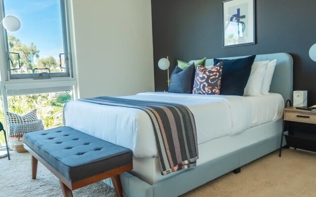 Luxe 2br/2ba Condo in Downtown Area