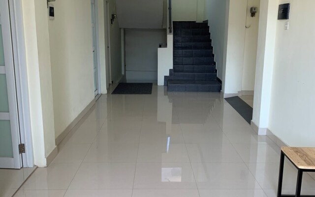 OYO 2203 Wira Residence