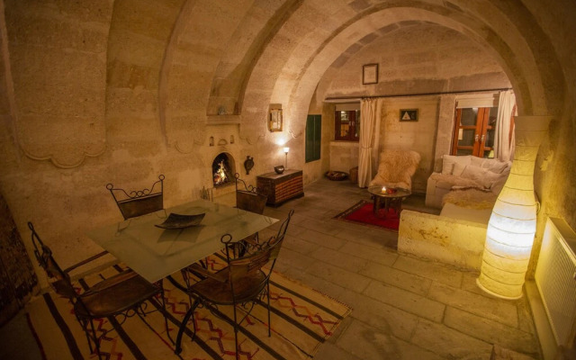 Asmali Cave House