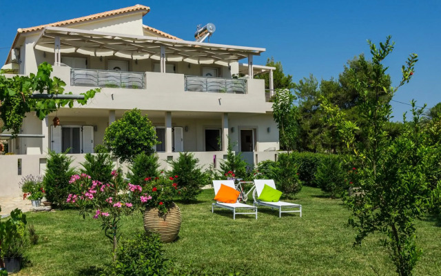 Tesys Studios & Apartments