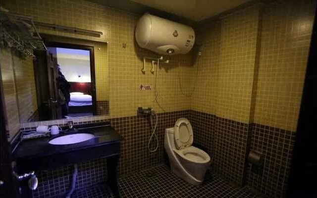Yiju Business Hotel – Bathroom – Suzhou