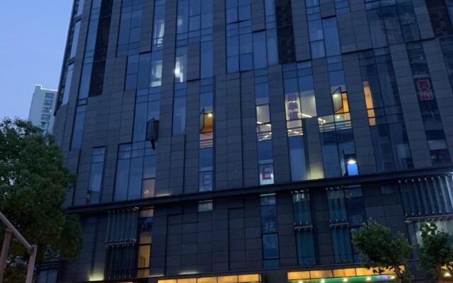 Hanting Hotel Shanghai Caoyang Road Metro Station