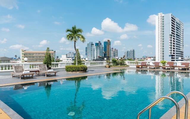 The Niran Grand Hotel