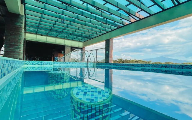 The Palms Resort & Bar
