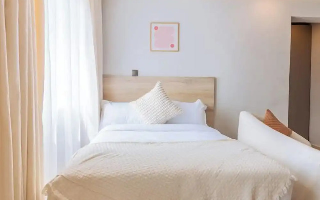 Lux Suites Studio City Apartments