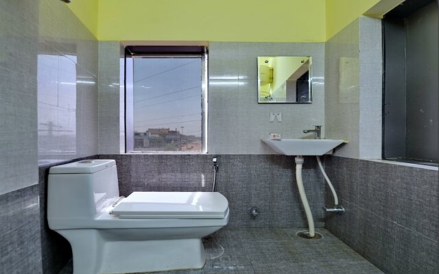 OYO 16992 Primrose Residency