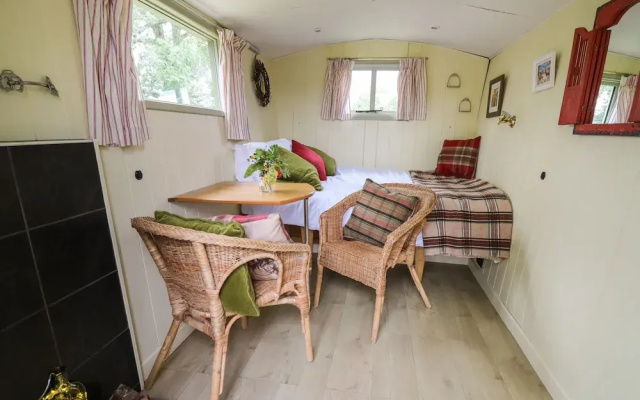 Tilly Gypsy-style Caravan Hut