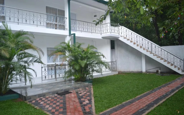 White Palace & Nice Place