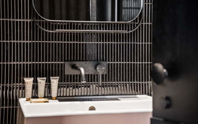 Stylish Studio Stay in Central Fitzroy – Bathroom – Melbourne