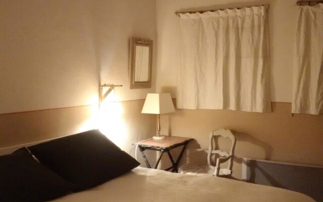 Studio in Bonnieux, With Enclosed Garden