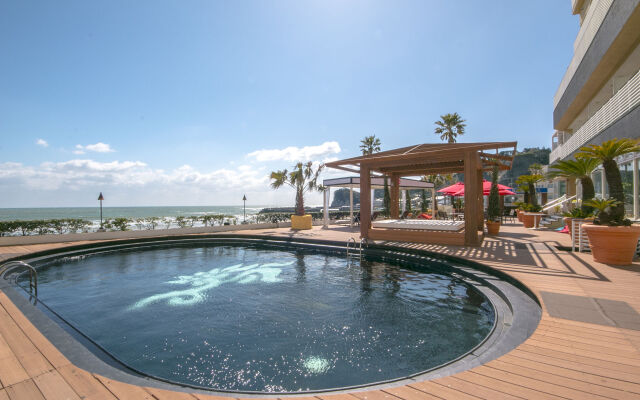 Sayan Terrace Hotel & Resort