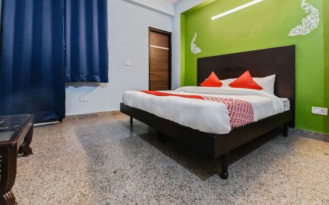 OYO Flagship 30504 PR Residency