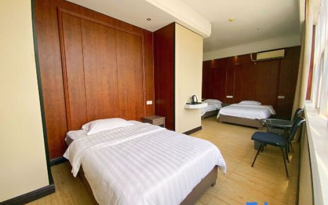 Xinyu Fashion Hotel (Haikou East High-speed Railway Station)