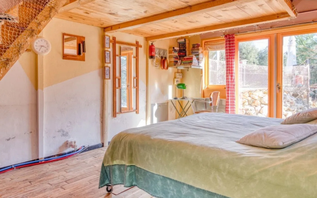 Beautiful Pet-friendly Villa in Régusse With Swimming Pool"