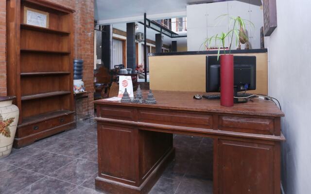 OYO 426 Hotel Gading Resto