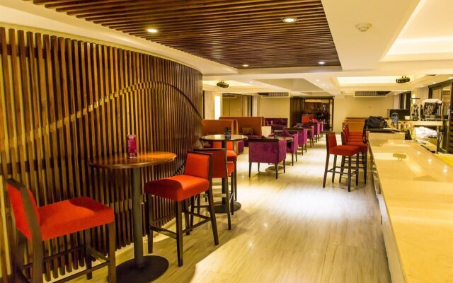 Holiday Beach Hotel Danang