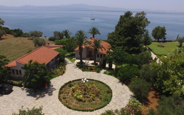 Seafront Luxury Villa w 3-en Suite BR BBQ