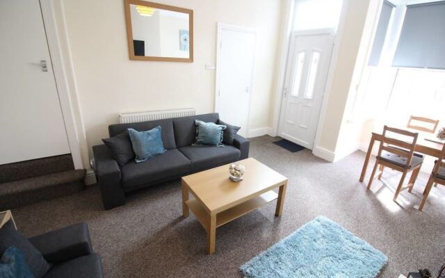 2 Bedroom Family Home near Leeds City Center