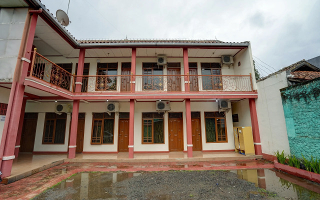 OYO 3882 Pondok Pujasera