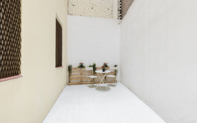 Atocha Apartment by FlatSweetHome