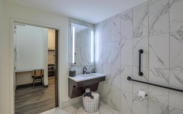 Studio 154 Luxury Hotel