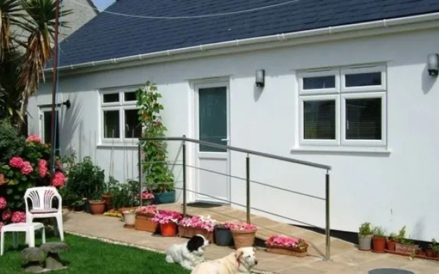 The Three Tees - Guest house