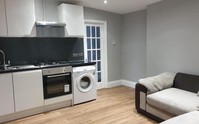 Lovely 1 bedroom flat High Barnet 3 mins away