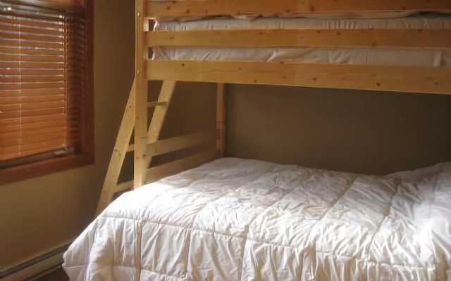 Sun Peaks Accommodation by Bear Country