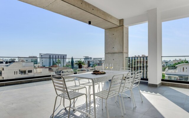 Sanders Crystal 1 - Large 4-bdr Penthouse With Shared Pool