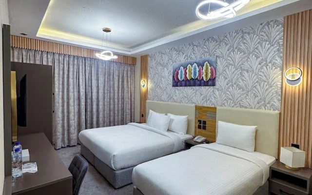 Gold Sky Avenue Hotel