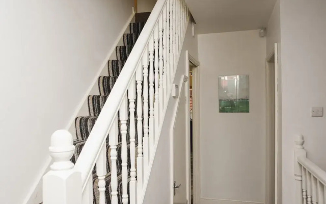 Room in Guest Room - Bright Room in Coventry