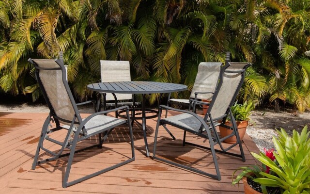 Salty Dog - Dog Friendly Home On Sanibel! 3 Bedroom Home