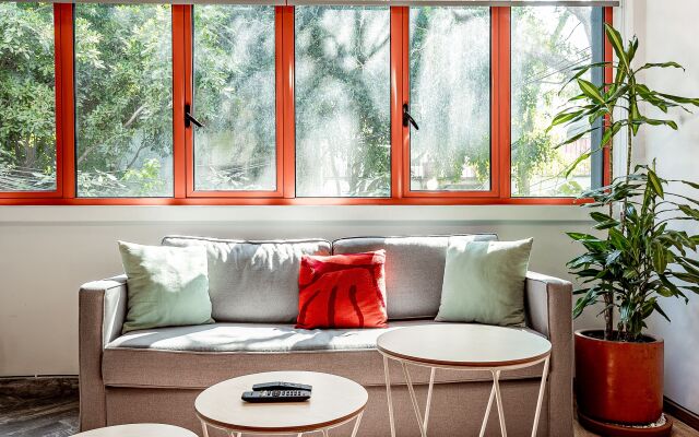 Chic Modern La Condesa Apt in Art Deco Building