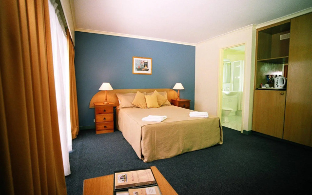 Mt Ommaney Hotel Apartments