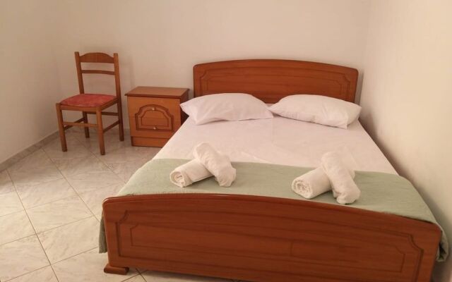 Apartments and Rooms Armanda