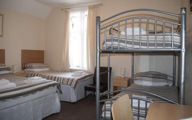 Chaplins Hotel - Guest house