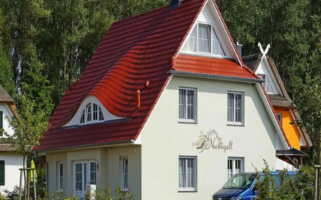 Holiday House Nightingale, Glowe