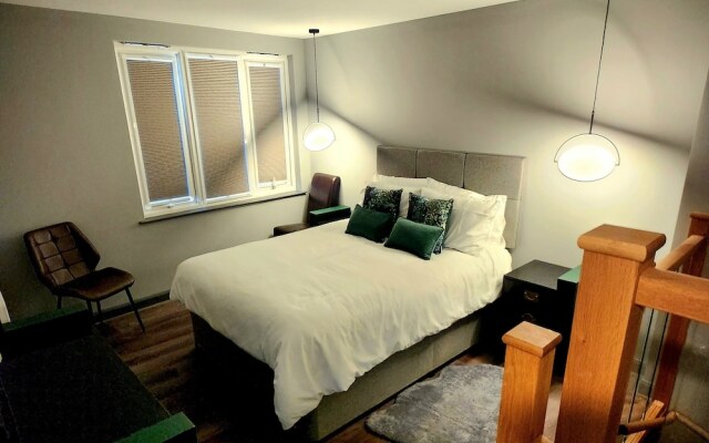 Pinnacle Suites