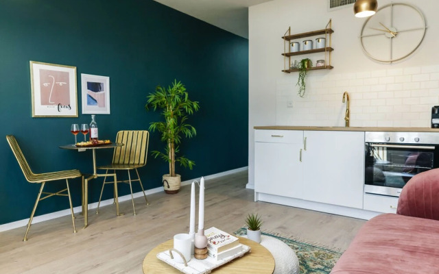 New - Trendy One Bedroom Apt, Most Popular Area