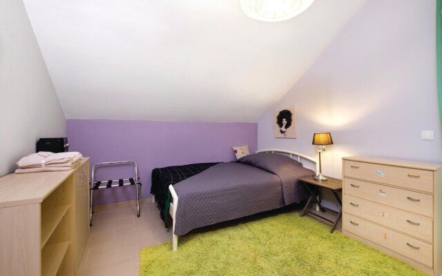 Amazing Home in Zagreb With 4 Bedrooms, Wifi and Jacuzzi