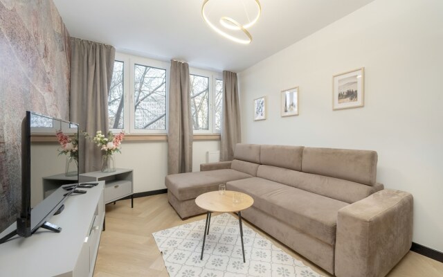 Zielińskiego Apartment by Renters