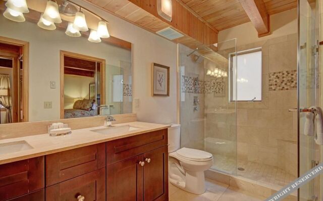 Black Bear 5 Br Home by RedAwning