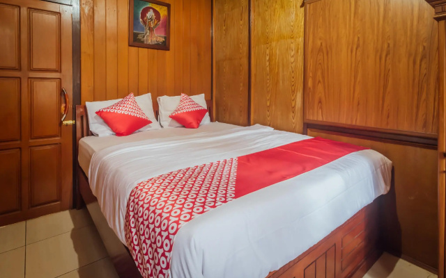 OYO 1300 Crecia Guest House