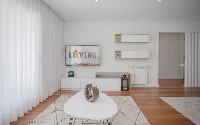 Liiiving - Luxury River View Apartment X